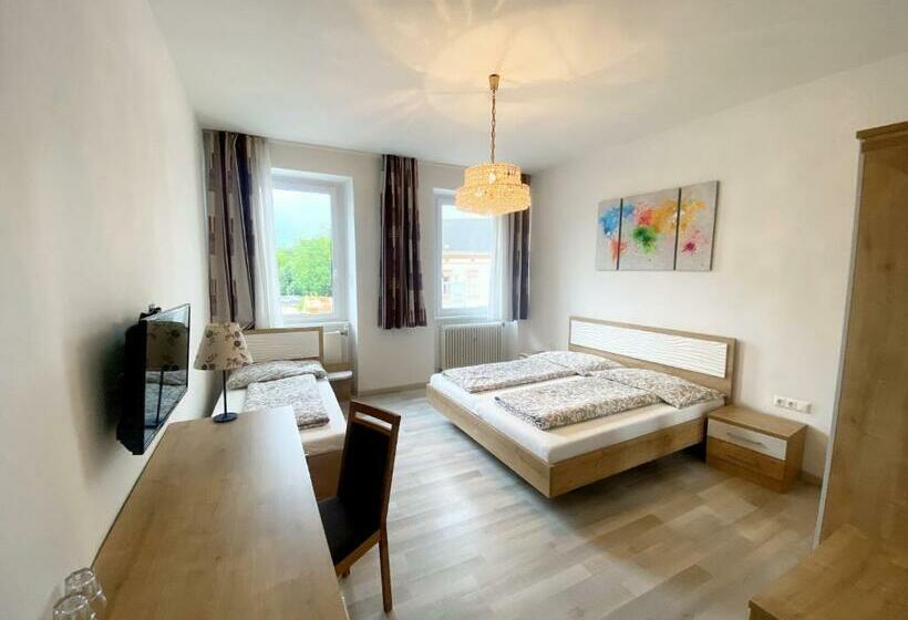 Josef Wolfik Strasse 10 Apartment