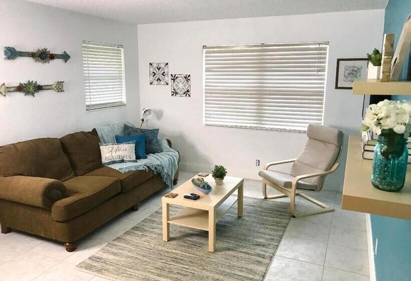 Lunasea Apt Downtown Airport Cruise