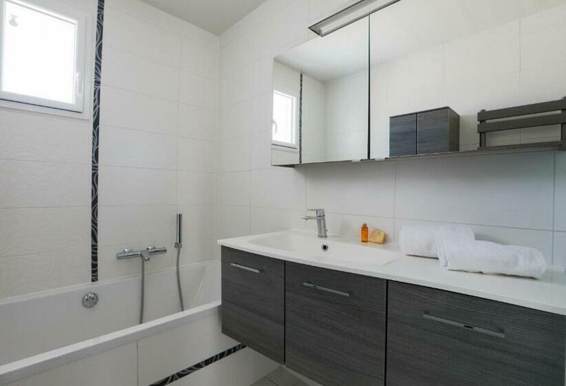 Maison Confortable A Deux Pas Du Village