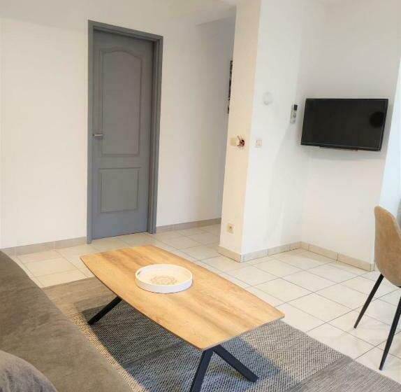 Majorbnbvery Comfortable Renovated Apartment With Garden Close To Swiss A1