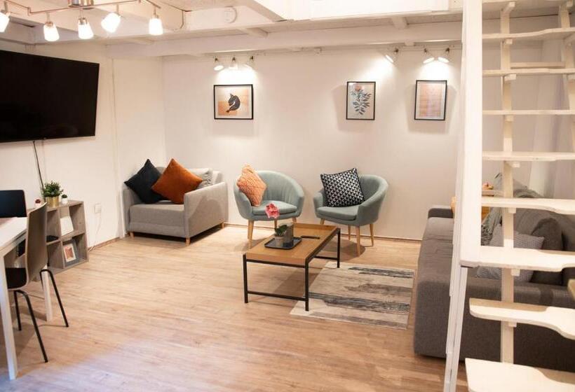 Quiet & Central Stylish Apt With Patio