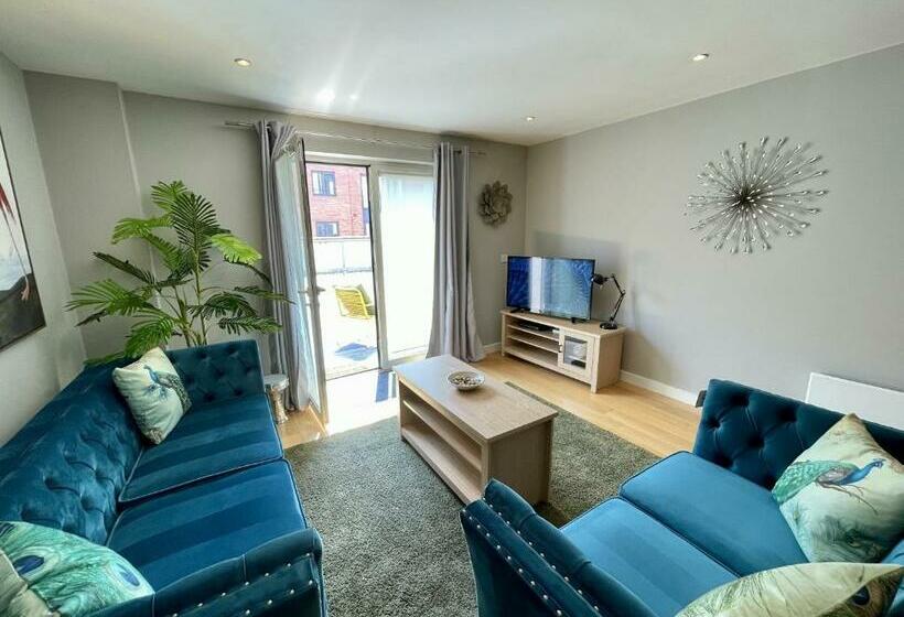 Stunning 2 Bed Town Centre Apartment   Hosted By Hutch Lifestyle