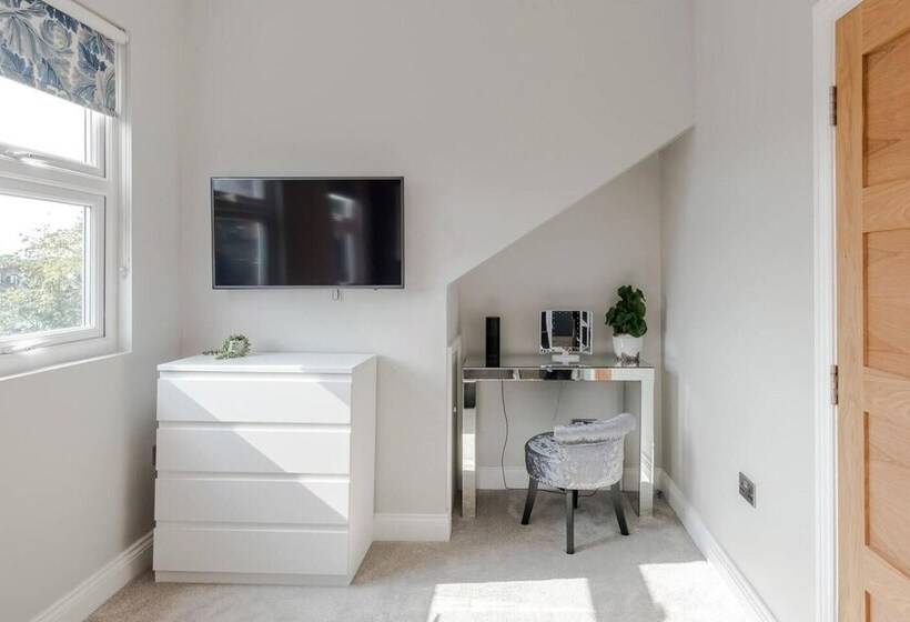 Stunning 3 Bed Duplex Apartment In The Heart Of West Hampstead