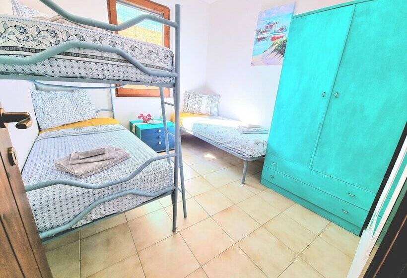 Stylish Home With Patio 4 Min Walk To The Beach