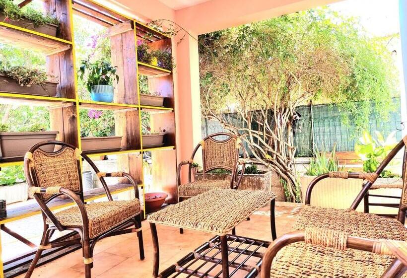 Stylish Home With Patio 4 Min Walk To The Beach