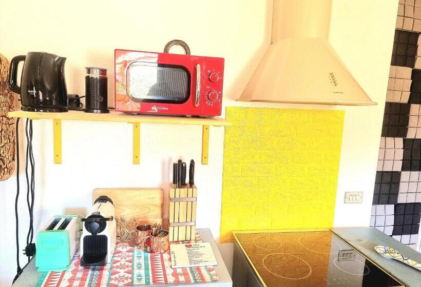 Stylish Home With Patio 4 Min Walk To The Beach