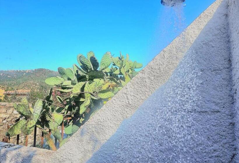 Stylish Home With Patio 4 Min Walk To The Beach