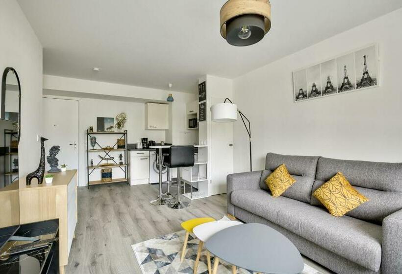 Chic Studio Near Paris   La Defense