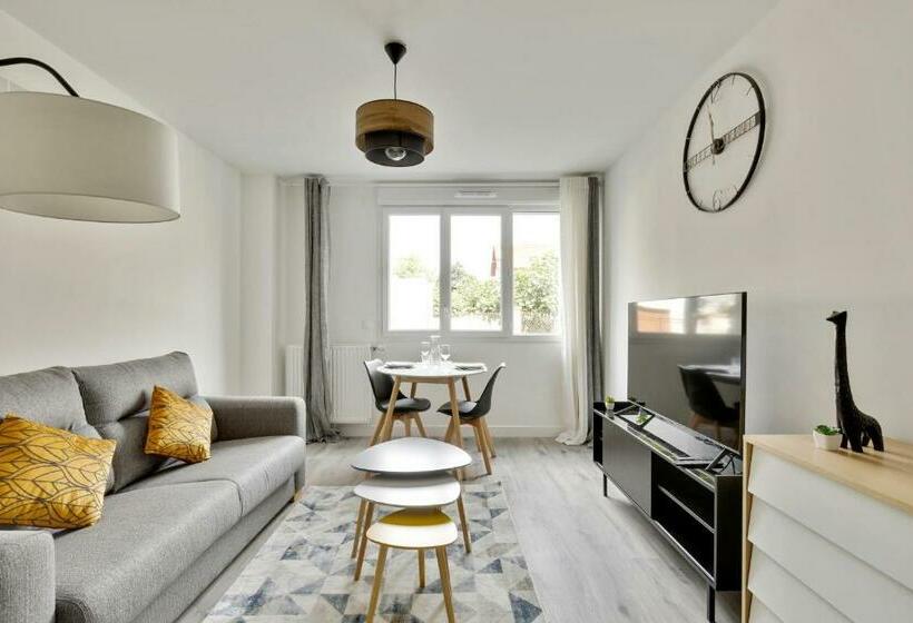 Chic Studio Near Paris   La Defense