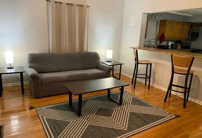 Cozy House With Large Free Parking On Premises