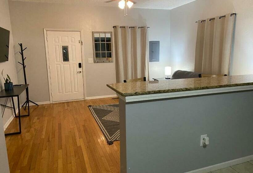 Cozy House With Large Free Parking On Premises