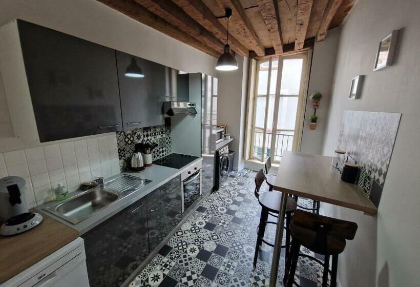 Le Saint Jean Et Son Parking Privée