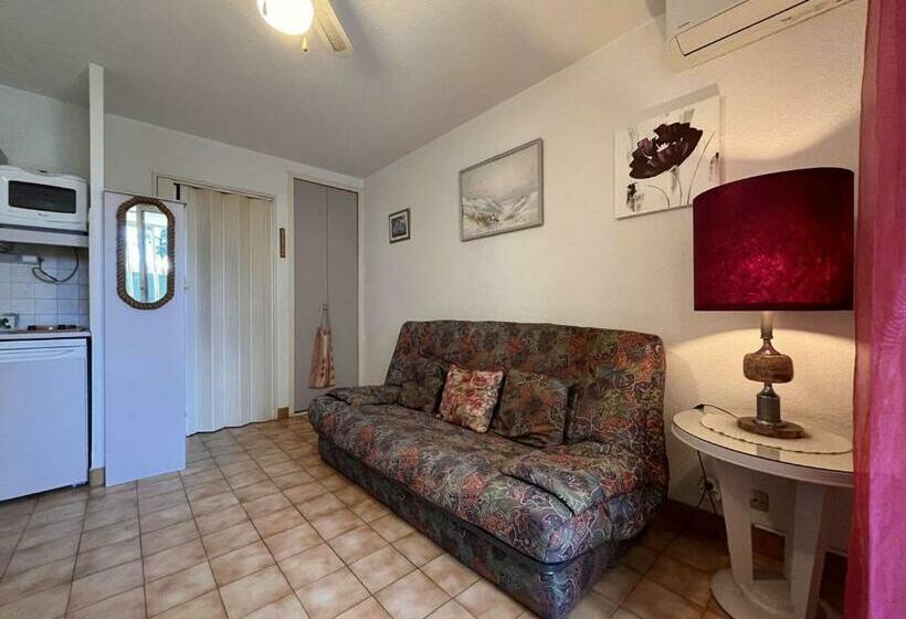 Charmant Studio Climatisé En Rez De Jardin, Proche Plage, Avec Garage Privé à Cavalaire Sur Mer Fr