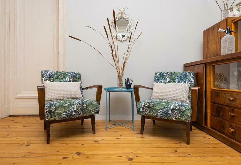 The Old Town Vintage 2 Bedroom Jewel