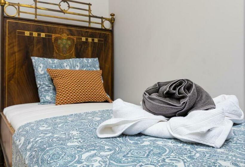 The Old Town Vintage 2 Bedroom Jewel