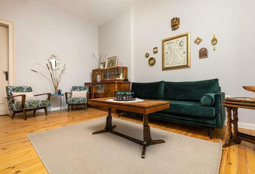 The Old Town Vintage 2 Bedroom Jewel