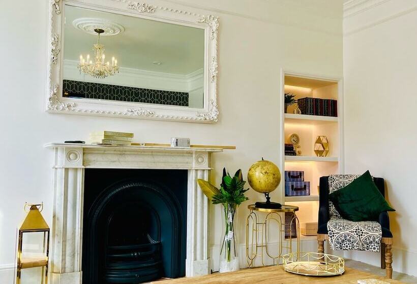 The Paragon Penthouse   Stunning Views Over Bath!