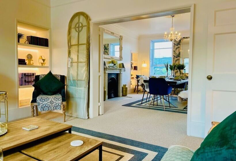 The Paragon Penthouse   Stunning Views Over Bath!