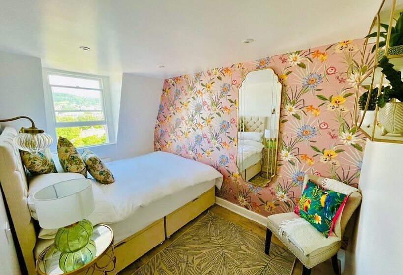 The Paragon Penthouse   Stunning Views Over Bath!