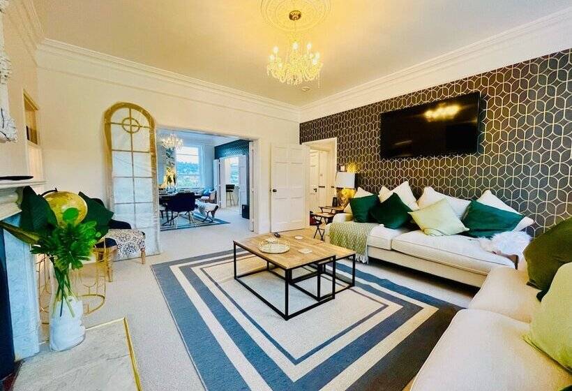 The Paragon Penthouse   Stunning Views Over Bath!