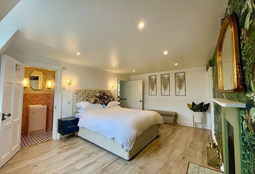 The Paragon Penthouse   Stunning Views Over Bath!