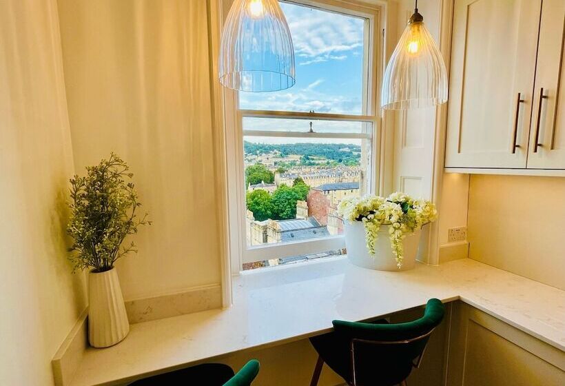 The Paragon Penthouse   Stunning Views Over Bath!