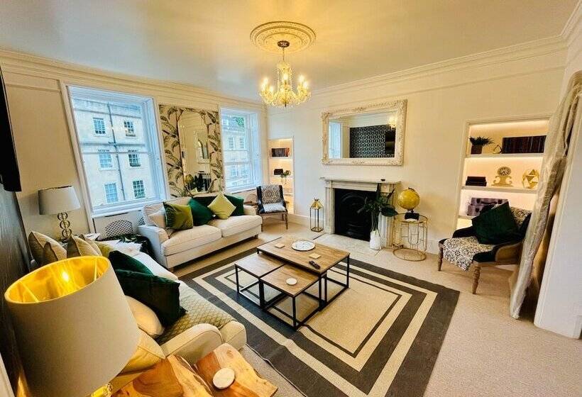 The Paragon Penthouse   Stunning Views Over Bath!