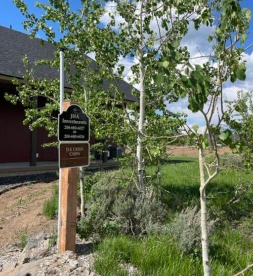 3505 Joseph Dr Cabin With Breathtaking Views, 30 Miles To Yellowstone