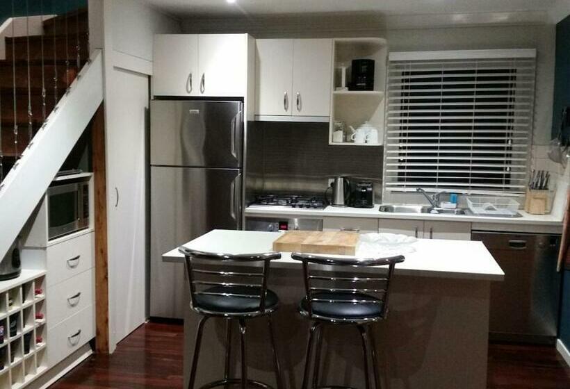 Beautiful Dutch Barn Style Country House In Merrijig