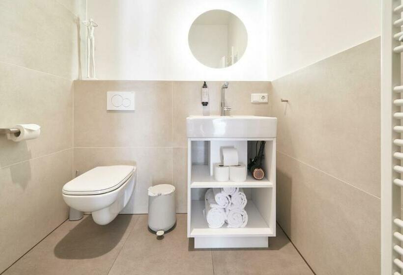 Design Apartment Mit Kostenfreiem Garagen Parkplatz Im Zentrum