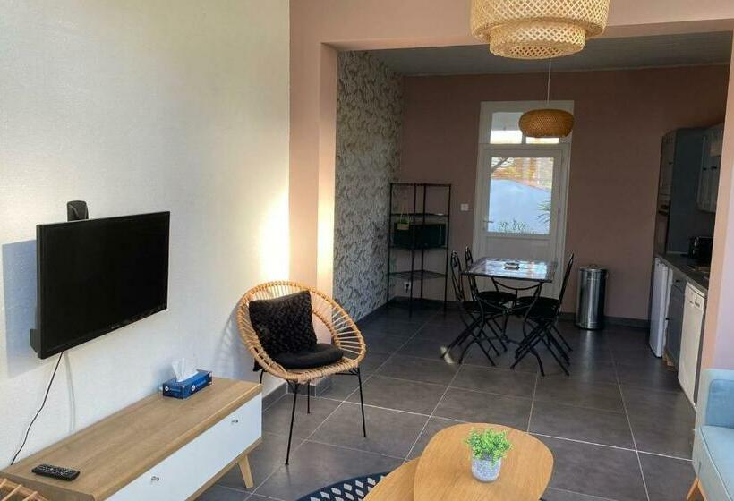 House With Terraceparking 300m From The Beach