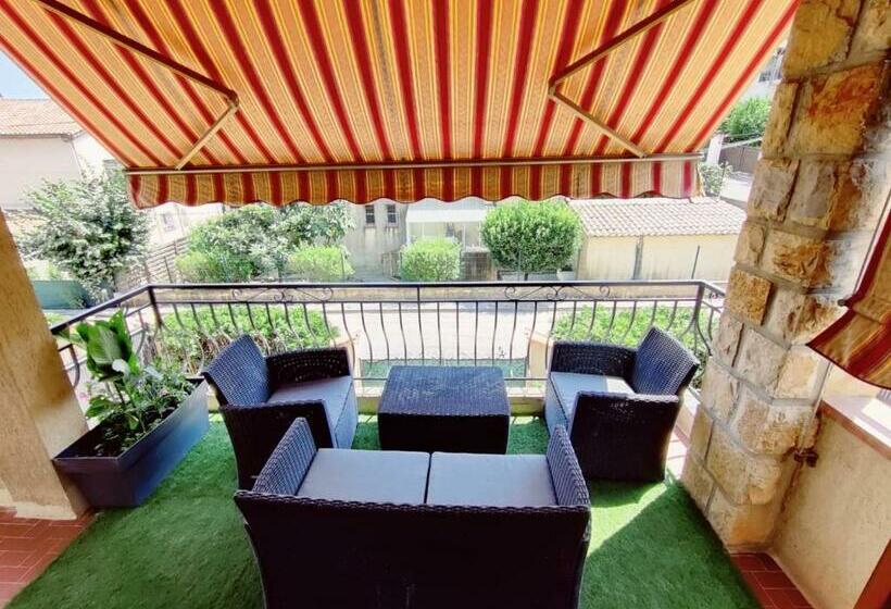 La Villa Castel   Haut De Villa   Parkings  3 Chambres   8 Couchages   Jardin   Barbecue