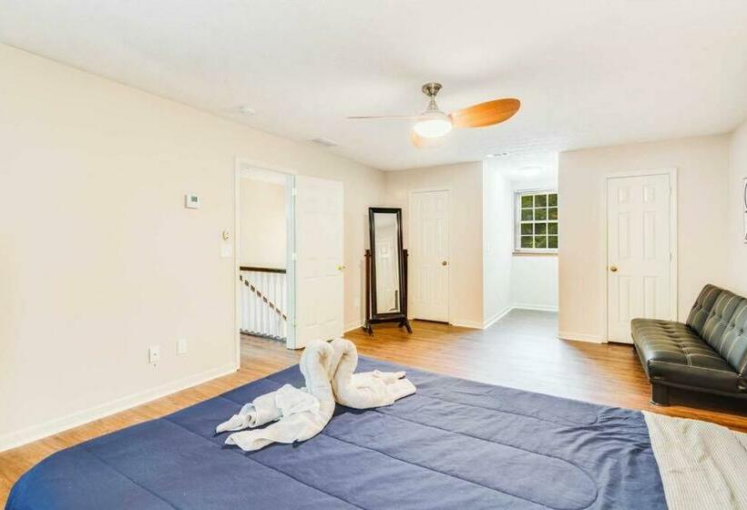 Luxurious 4br Modern Home With Private Pool