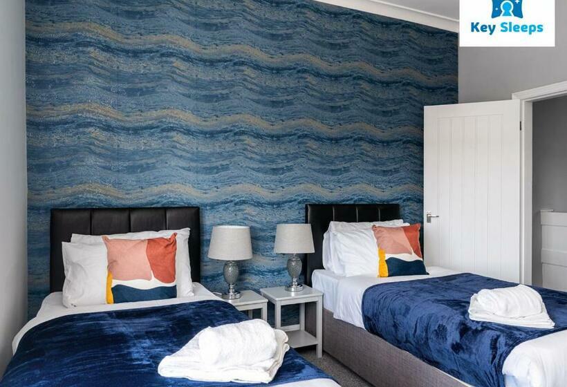 Modern & Central Three Bedroom House By Keysleeps Doncaster With Free Parking & Dsa