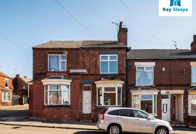 Modern & Central Three Bedroom House By Keysleeps Doncaster With Free Parking & Dsa
