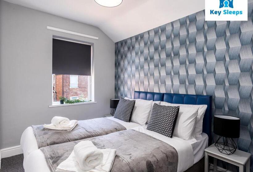 Modern & Central Three Bedroom House By Keysleeps Doncaster With Free Parking & Dsa