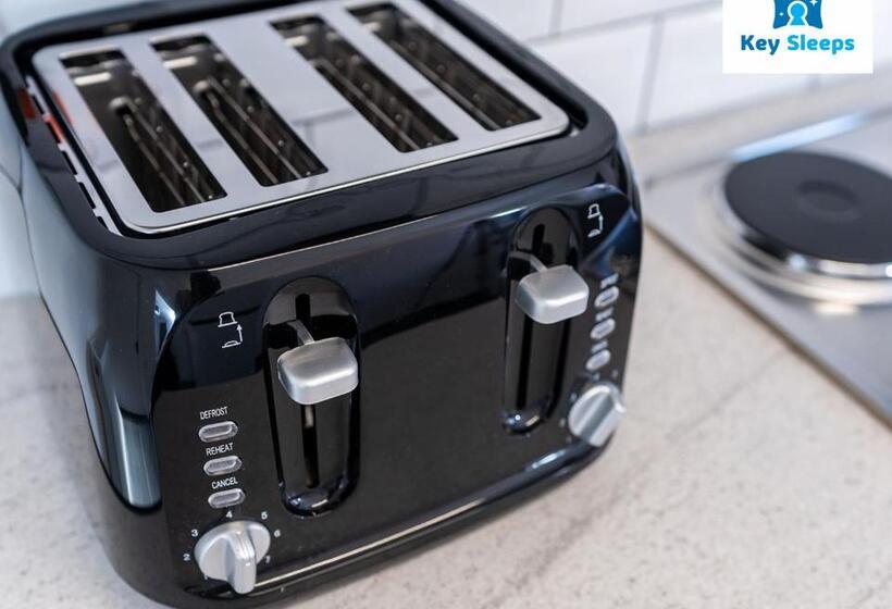 Modern & Central Three Bedroom House By Keysleeps Doncaster With Free Parking & Dsa