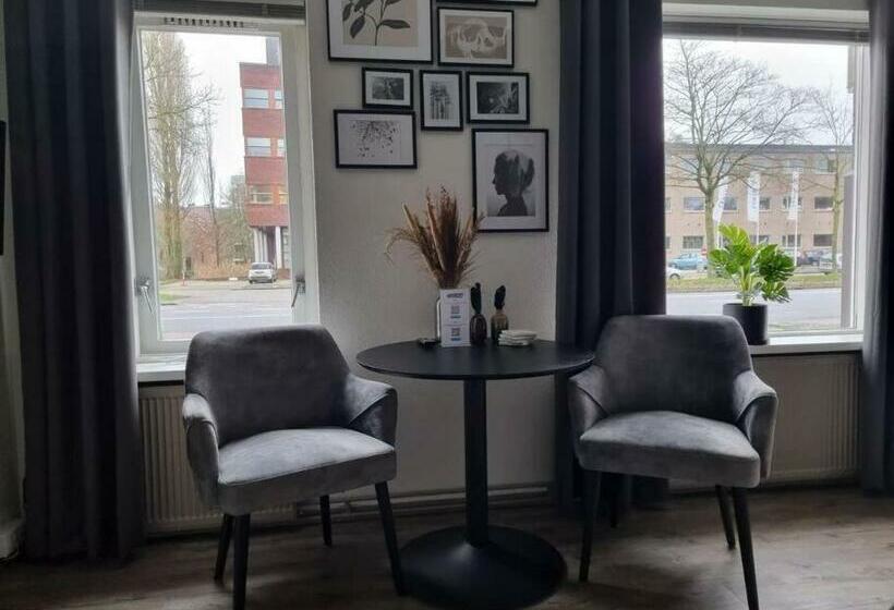 Studio Trenz   Stylish Duo Studio