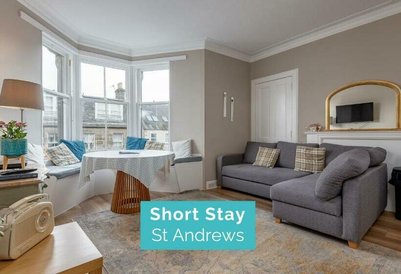 44 Argyle Street   2 Bed 1 Bath   Central