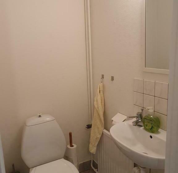 50 M Till Bad I Centrala Skärhamn