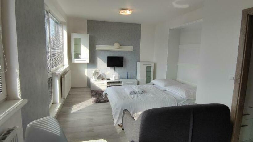 Apartmán Komenského 6 Min Pešo Na Námestie