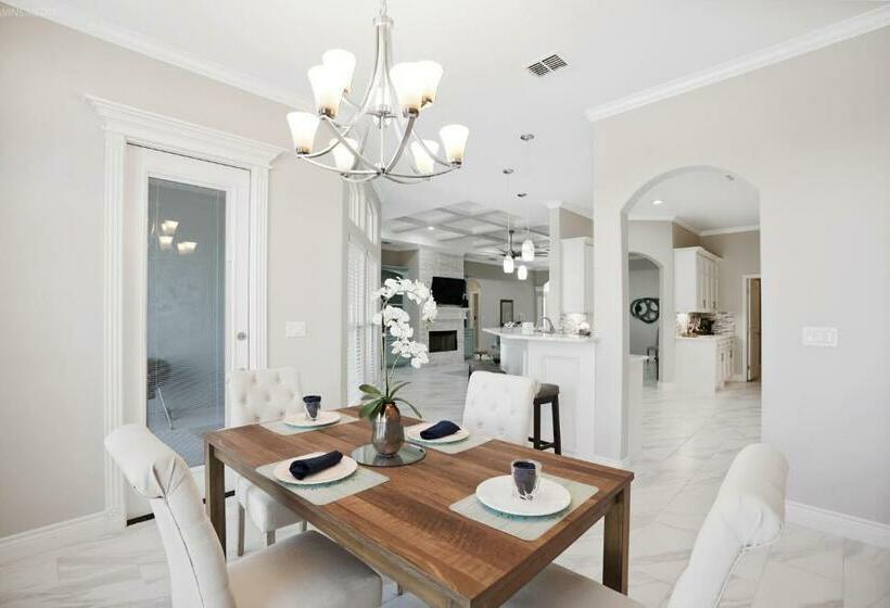 Seaside Serenity Stylish 4 Bedroom Home With Hot Tub, Only 15 Minutes To The Beach & Fast Wifi!