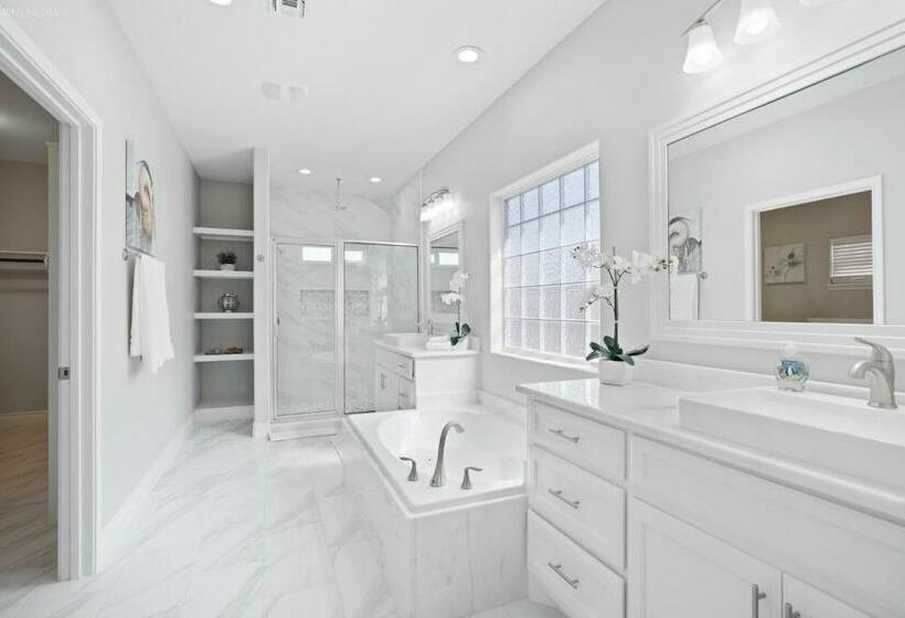 Seaside Serenity Stylish 4 Bedroom Home With Hot Tub, Only 15 Minutes To The Beach & Fast Wifi!