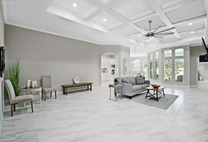 Seaside Serenity Stylish 4 Bedroom Home With Hot Tub, Only 15 Minutes To The Beach & Fast Wifi!