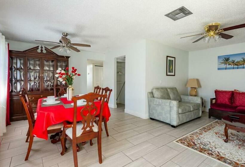 Beautiful Home In Largo/clearwater Florida Close To Beach And Everything