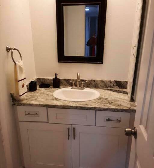 Beautiful Home In Largo/clearwater Florida Close To Beach And Everything