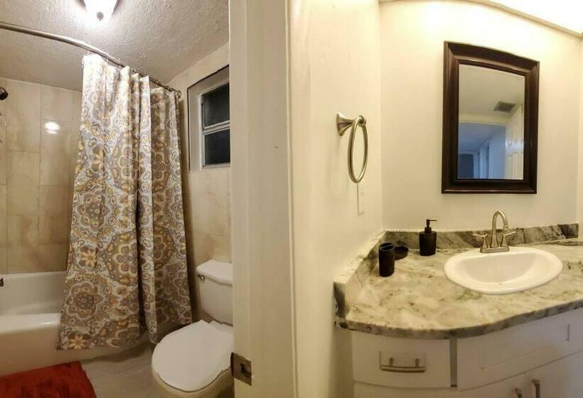 Beautiful Home In Largo/clearwater Florida Close To Beach And Everything