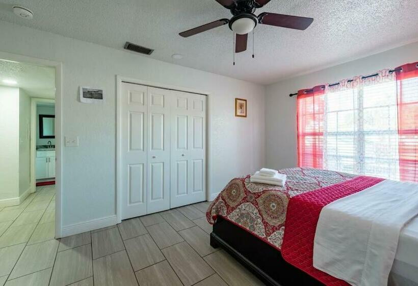 Beautiful Home In Largo/clearwater Florida Close To Beach And Everything