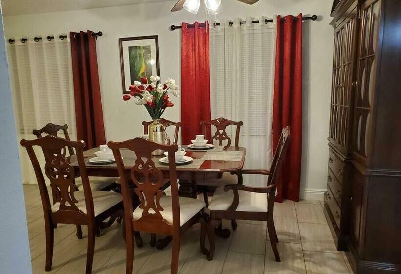 Beautiful Home In Largo/clearwater Florida Close To Beach And Everything