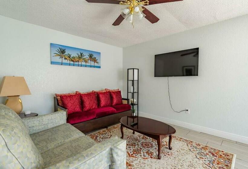 Beautiful Home In Largo/clearwater Florida Close To Beach And Everything